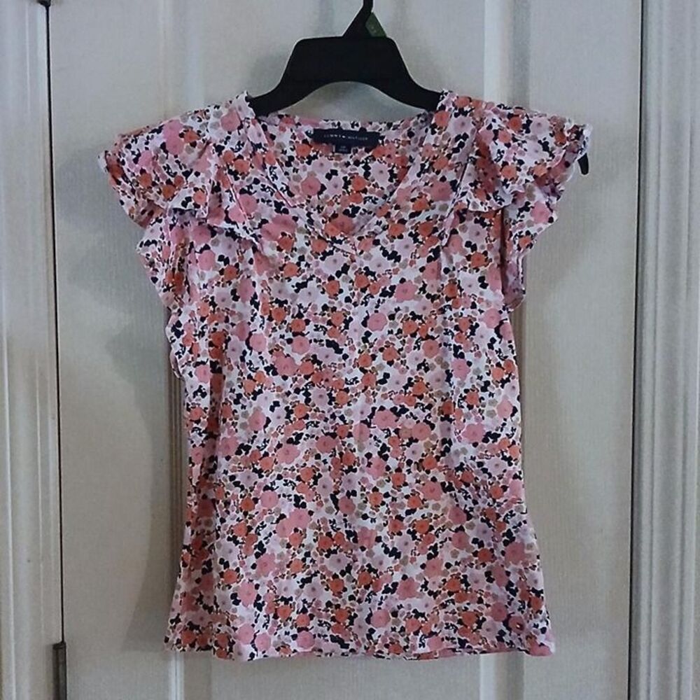 Tommy Hilfiger feminine floral blouse cap sleeves S office siren business casual